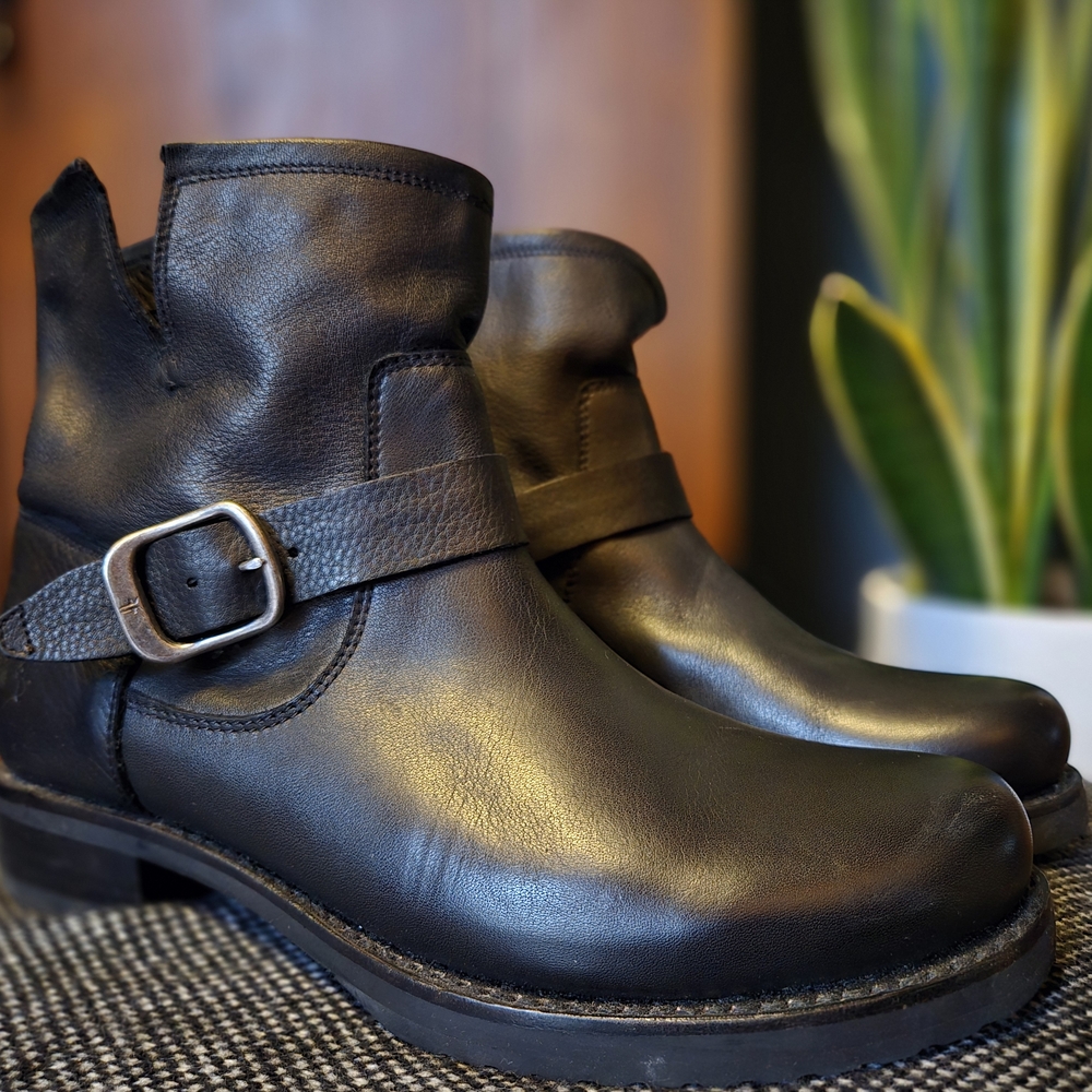 Black Ankle Boots with Strap and Rounded Toe